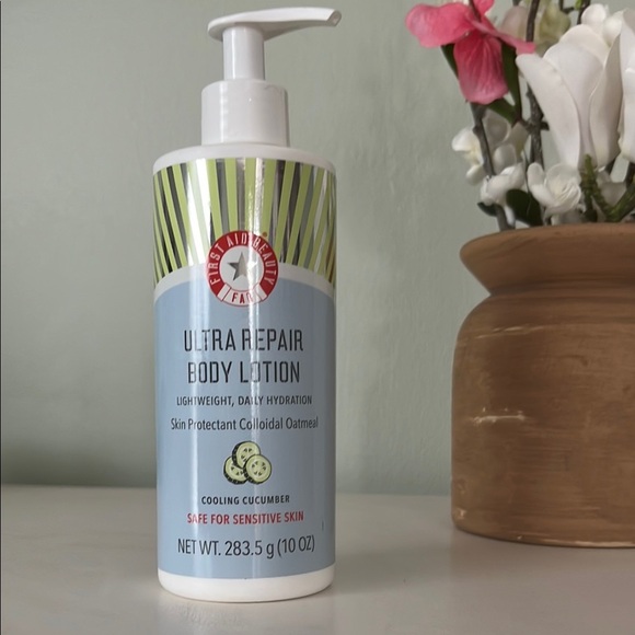 First Aid Beauty Other - First Aid Beauty Blue and Green Moisturizer with Cucumber